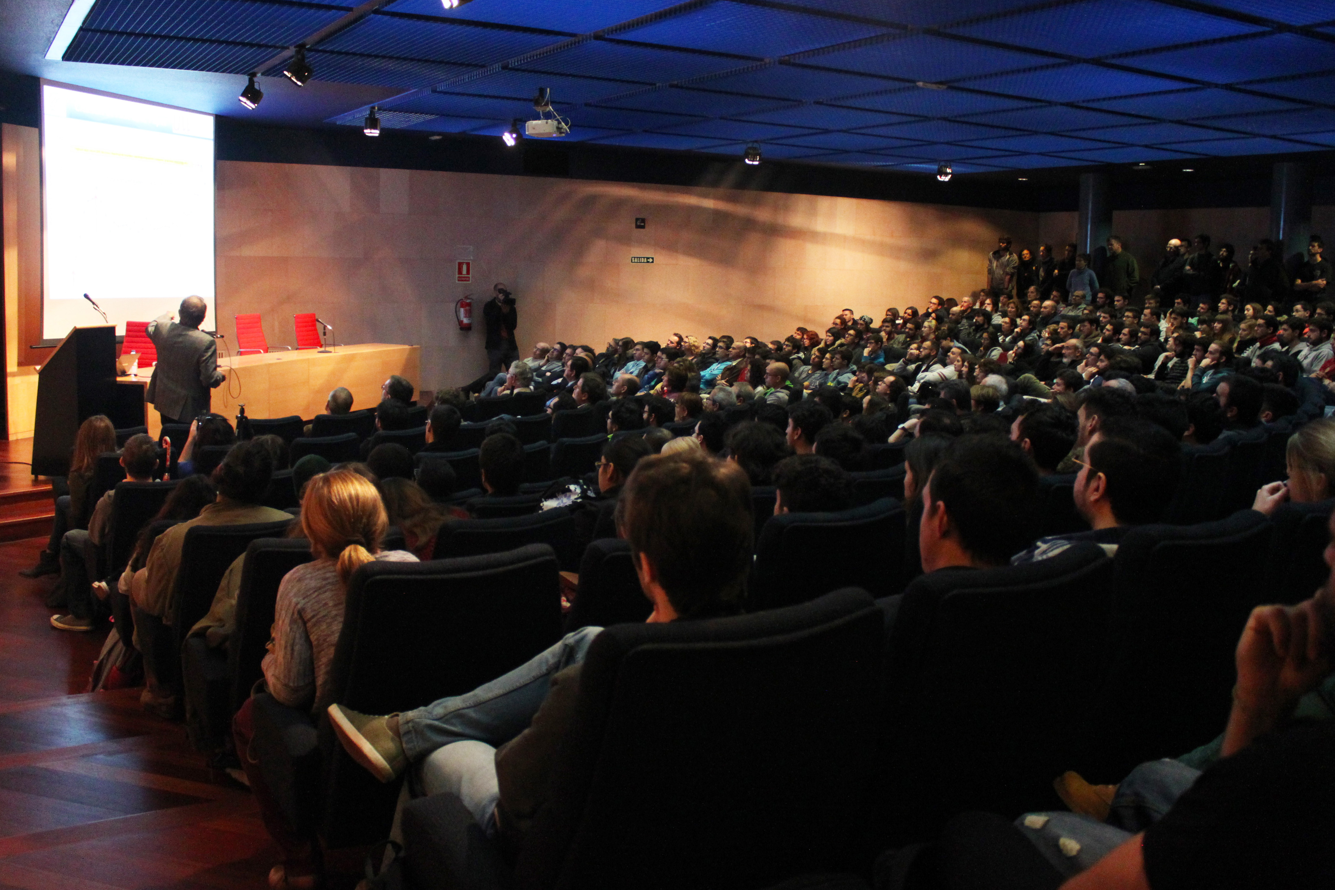 Conferencia-de-Klaus-von-K.-CLAUDIA-PAIS.jpg