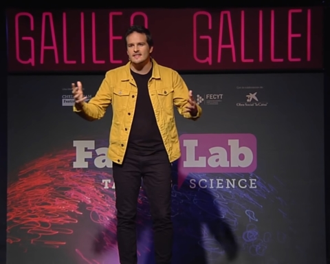 Juan Margalef en su exposición en FameLab (captura de Youtube)